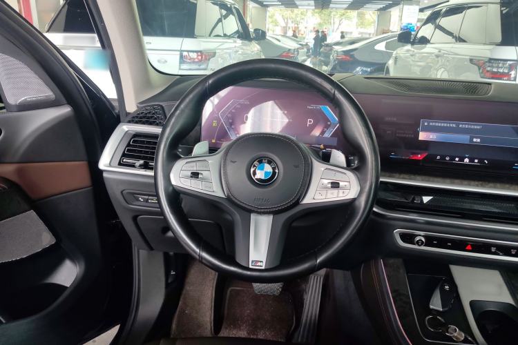 Used BMW X5 2023 xDrive 30Li Luxury M Sport Package Steering Wheel
