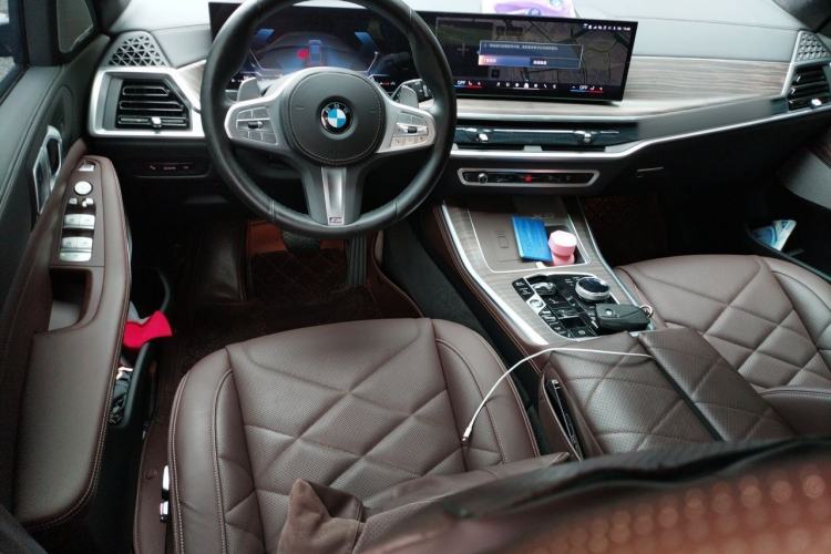 Used BMW X5 2023 xDrive 40Li M Sport Night Edition Package Steering Wheel
