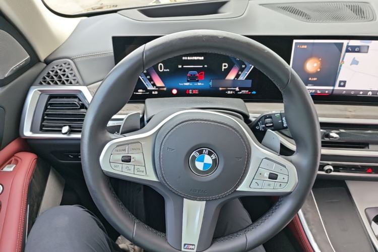 Used BMW X5 2023 xDrive 30Li Luxury M Sport Night Edition Package Steering Wheel