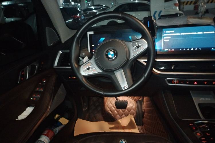 Used BMW X5 2023 xDrive 30Li Luxury M Sport Night Edition Package Steering Wheel