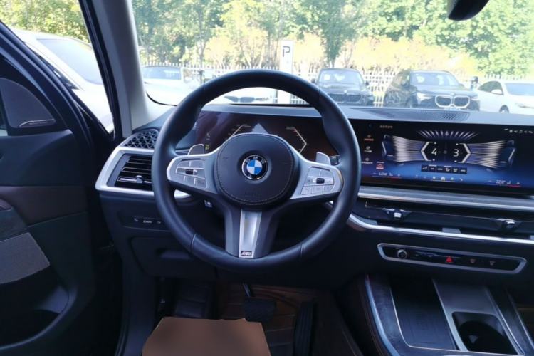 Used BMW X5 2023 xDrive 30Li Luxury M Sport Package Steering Wheel