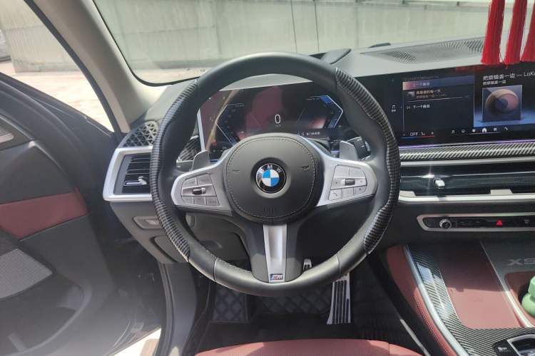 Used BMW X5 2023 xDrive 30Li Luxury M Sport Package Steering Wheel