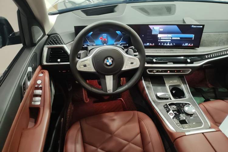 Used BMW X5 2023 xDrive 30Li Luxury M Sport Night Edition Package Steering Wheel