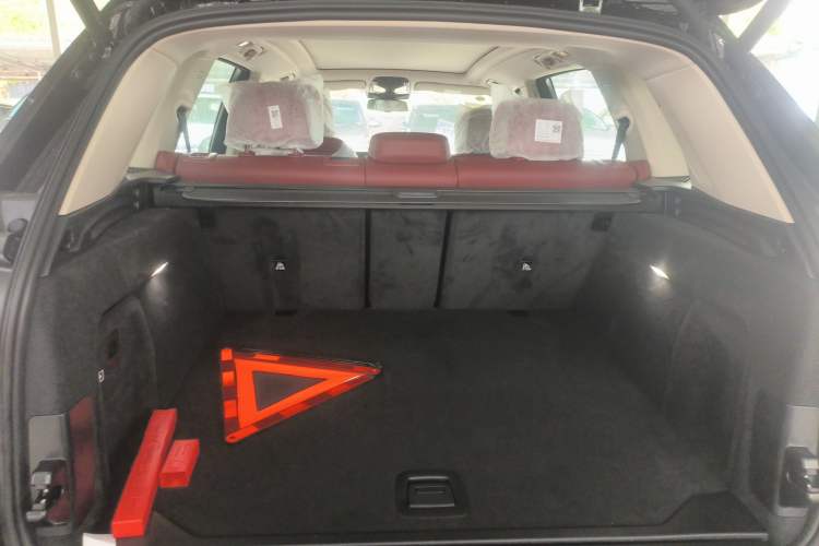 Used BMW X5 2023 xDrive 30Li Luxury M Sport Night Edition Package Trunk