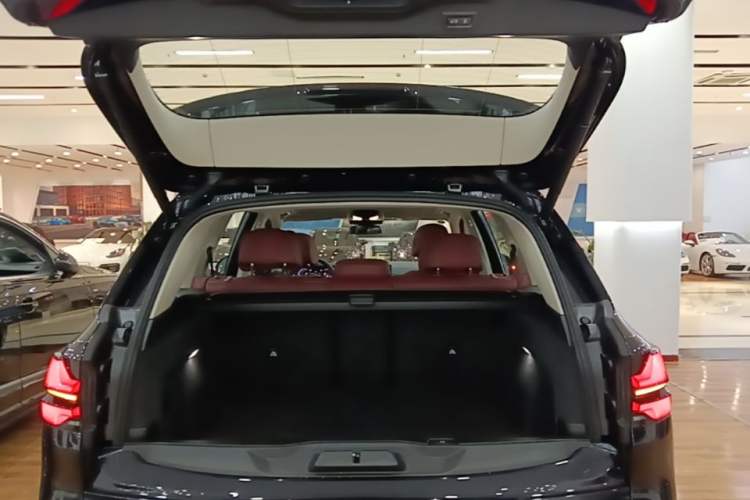 Used BMW X5 2023 xDrive 30Li Luxury M Sport Night Edition Package Trunk