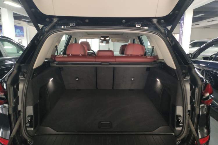 Used BMW X5 2023 xDrive 30Li Luxury M Sport Package Trunk