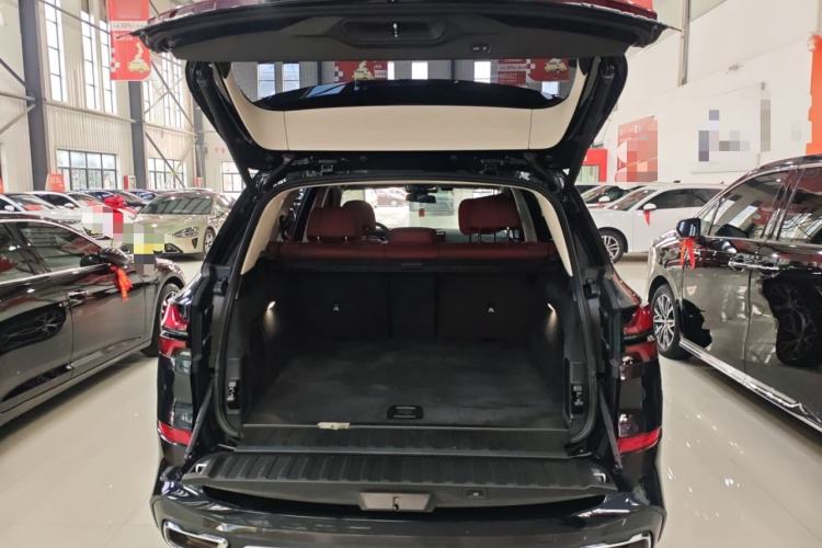 Used BMW X5 2023 xDrive 30Li Luxury M Sport Package Trunk