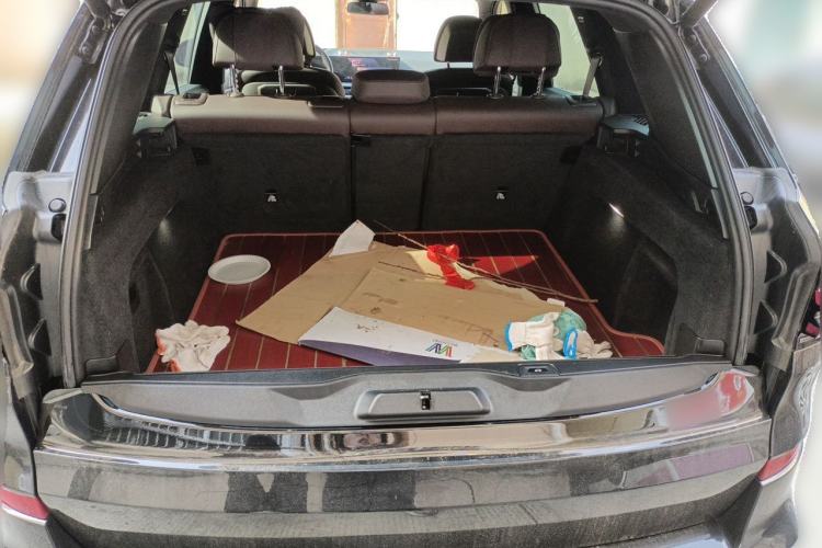 Used BMW X5 2023 xDrive 40Li M Sport Package Trunk