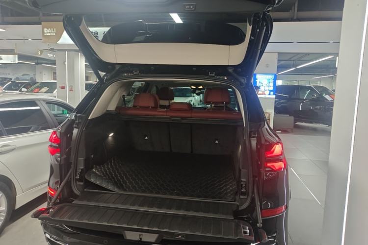 Used BMW X5 2023 xDrive 30Li Luxury M Sport Package Trunk