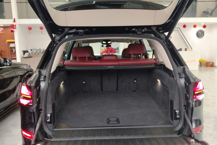 Used BMW X5 2023 xDrive 30Li Luxury M Sport Night Edition Package Trunk