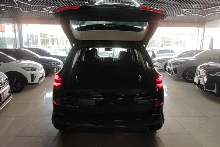 Used BMW X5 2023 xDrive 30Li Luxury M Sport Night Edition Package Trunk