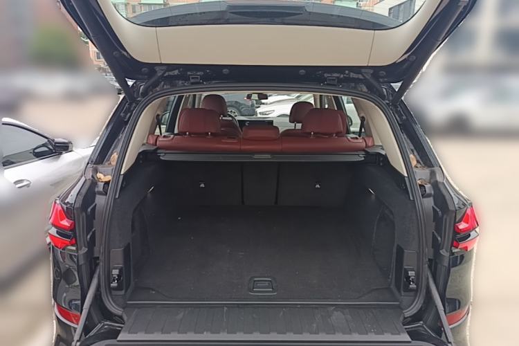 Used BMW X5 2023 xDrive 30Li Luxury M Sport Package Trunk