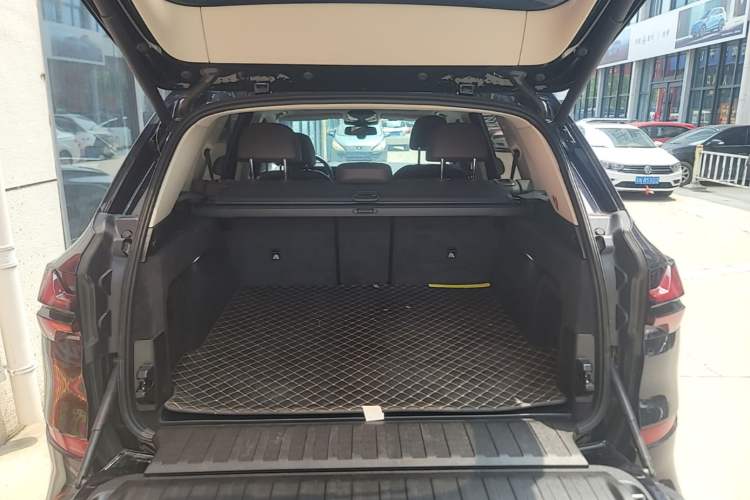 Used BMW X5 2023 xDrive 30Li Luxury M Sport Night Edition Package Trunk