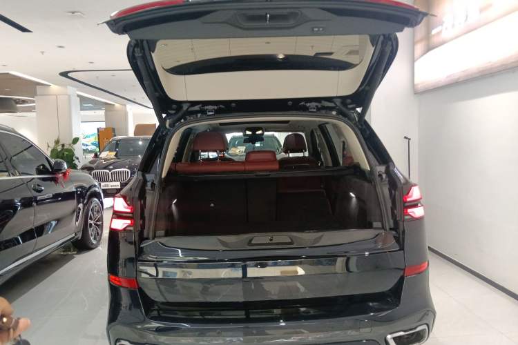 Used BMW X5 2023 xDrive 30Li Luxury M Sport Night Edition Package Trunk