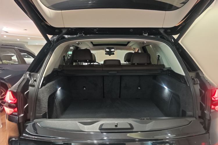 Used BMW X5 2023 xDrive 30Li Luxury M Sport Package Trunk