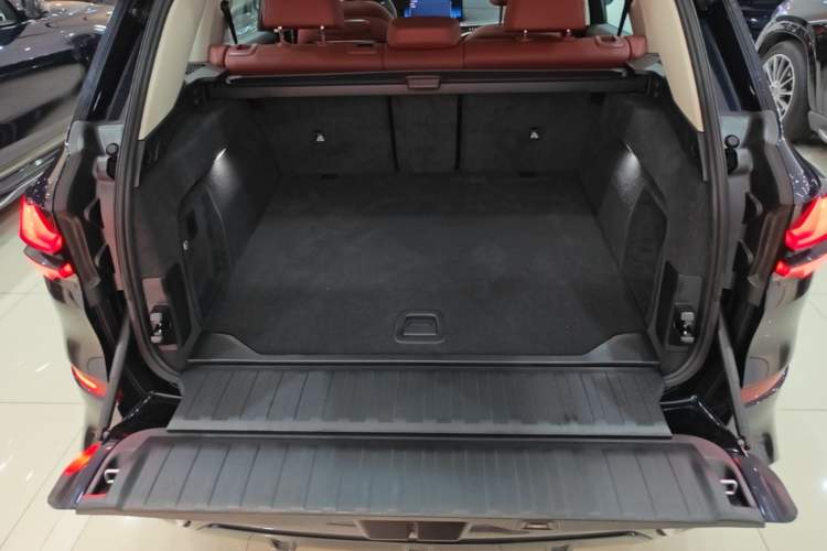 Used BMW X5 2023 xDrive 30Li Luxury M Sport Night Edition Package Trunk