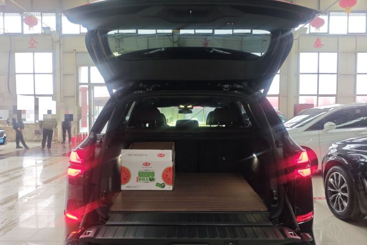 Used BMW X5 2023 xDrive 40Li M Sport Package Trunk