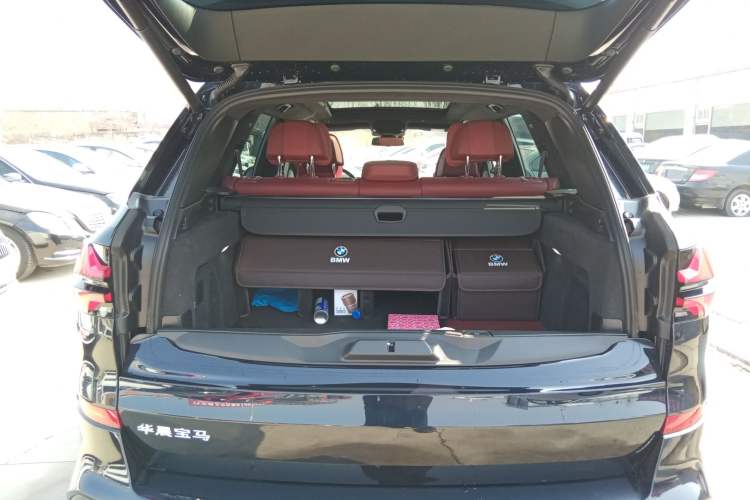 Used BMW X5 2023 xDrive 40Li M Sport Night Edition Package Trunk