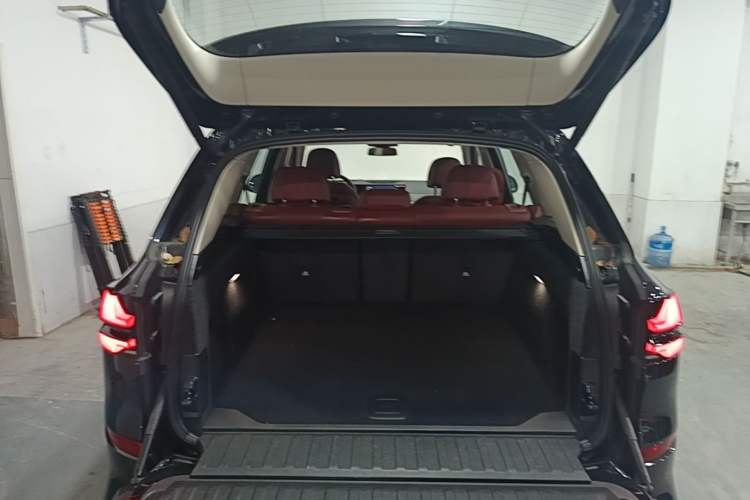Used BMW X5 2023 xDrive 30Li Luxury M Sport Package Trunk