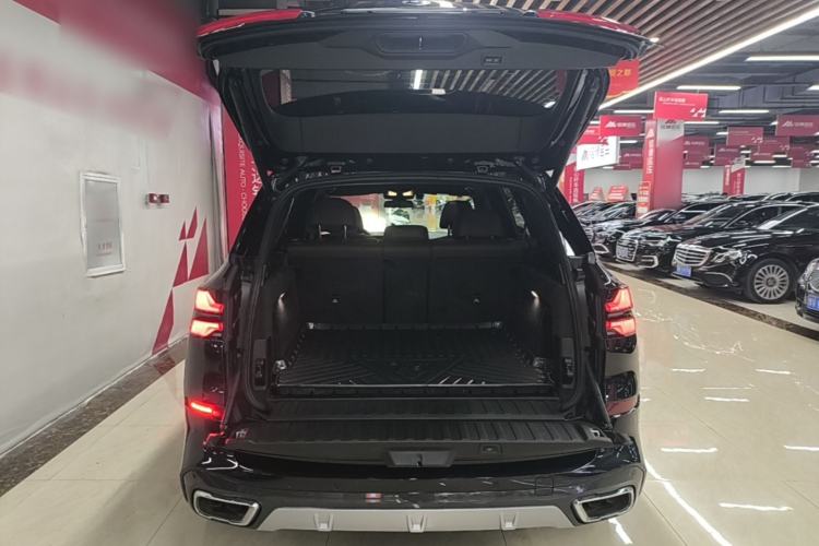 Used BMW X5 2023 xDrive 40Li M Sport Package Trunk