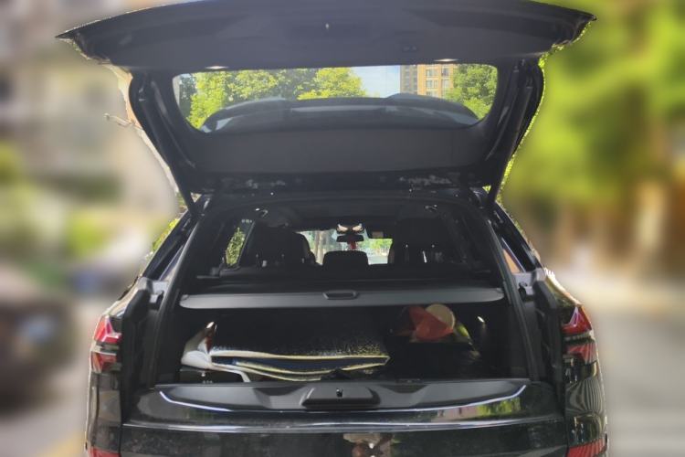 Used BMW X5 2023 xDrive 40Li M Sport Package Trunk