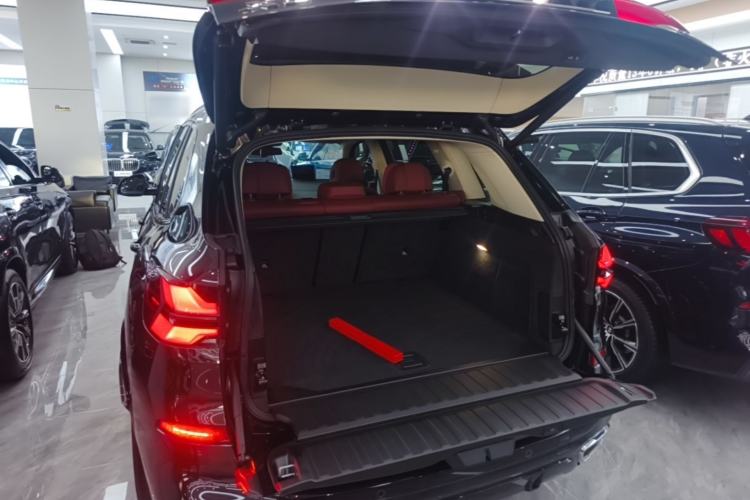 Used BMW X5 2023 xDrive 30Li Luxury M Sport Night Edition Package Trunk