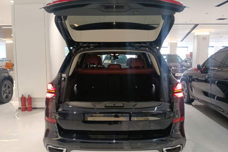 Used BMW X5 2023 xDrive 30Li M Sport Package Trunk