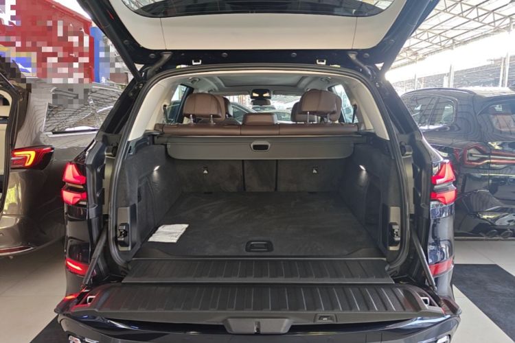 Used BMW X5 2023 xDrive 30Li Luxury M Sport Package Trunk