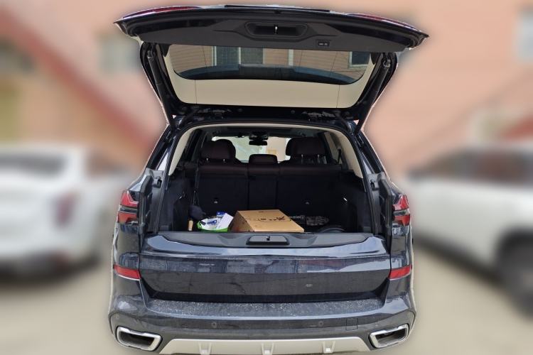 Used BMW X5 2023 xDrive 30Li Luxury M Sport Package Trunk