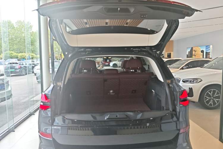 Used BMW X5 2023 xDrive 30Li Luxury M Sport Package Trunk