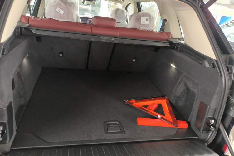 Used BMW X5 2023 xDrive 30Li Luxury M Sport Night Edition Package Trunk