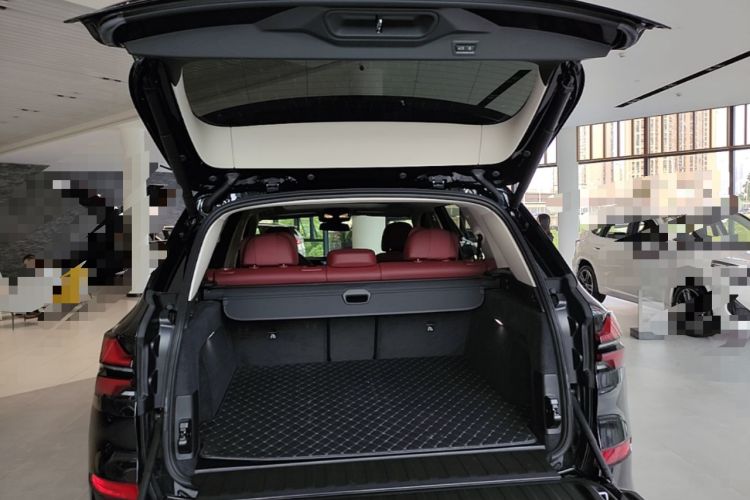 Used BMW X5 2023 xDrive 30Li Luxury M Sport Package Trunk