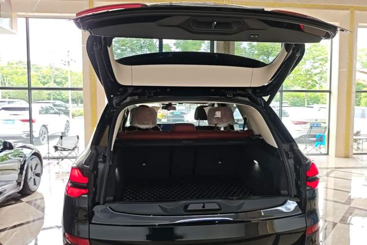 Used BMW X5 2023 xDrive 30Li Luxury M Sport Night Edition Package Trunk