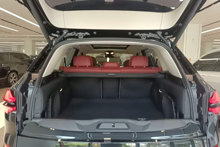 Used BMW X5 2023 xDrive 30Li Luxury M Sport Package Trunk