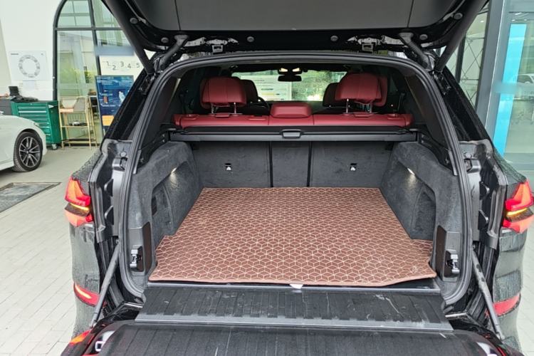 Used BMW X5 2023 xDrive 40Li M Sport Night Edition Package Trunk