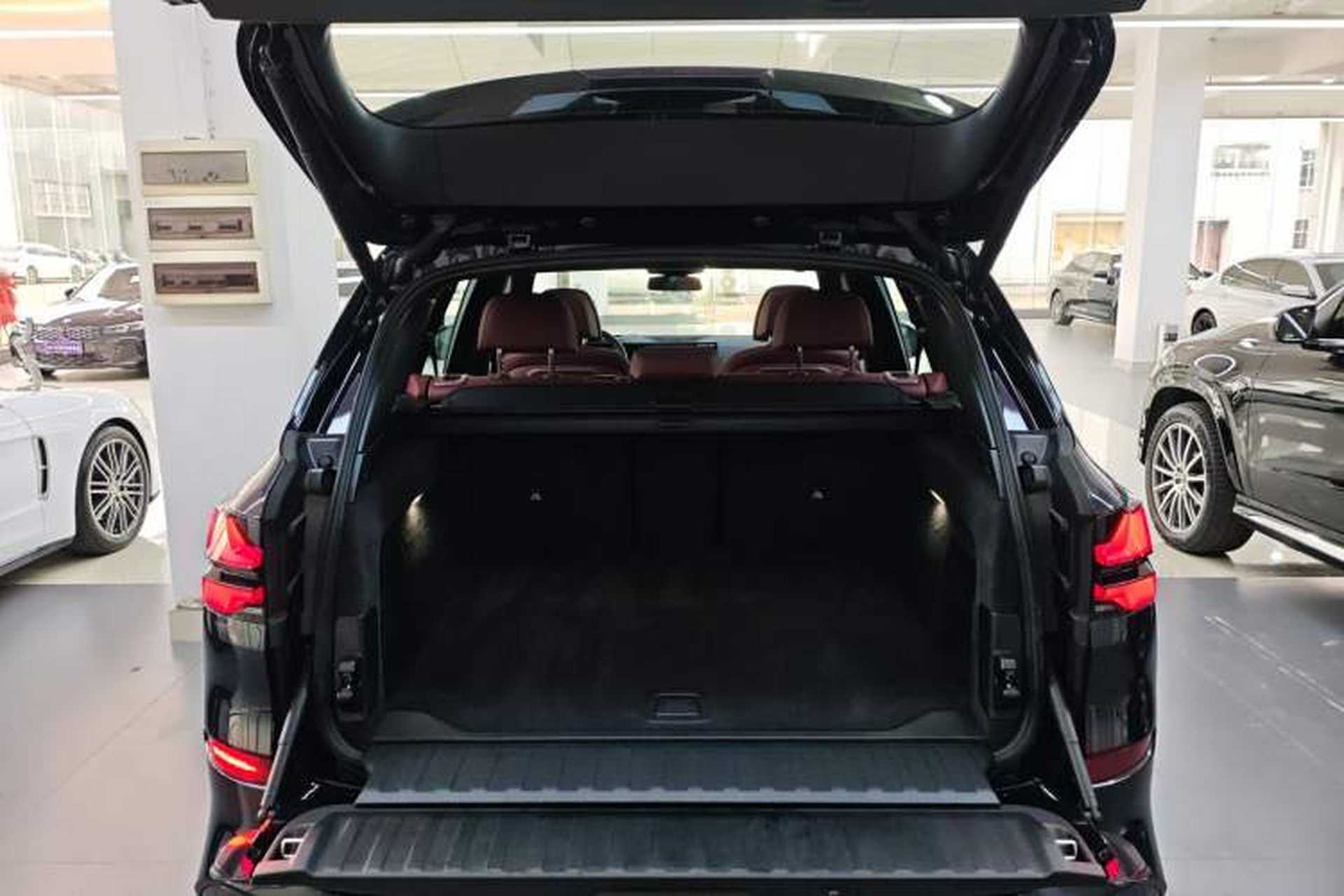 Used BMW X5 2023 xDrive 40Li M Sport Night Edition Package Trunk