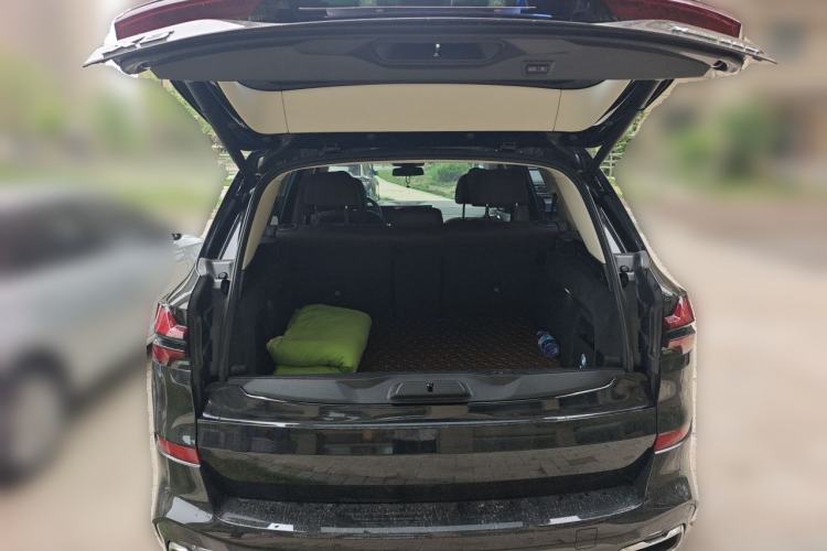 Used BMW X5 2023 xDrive 30Li Luxury M Sport Package Trunk