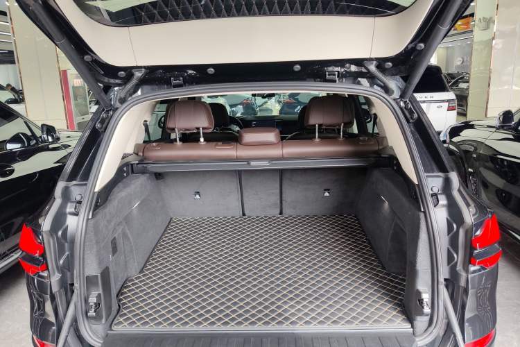Used BMW X5 2023 xDrive 30Li Luxury M Sport Package Trunk