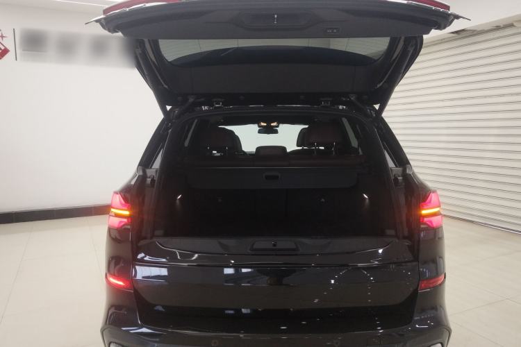 Used BMW X5 2023 xDrive 40Li M Sport Night Edition Package Trunk