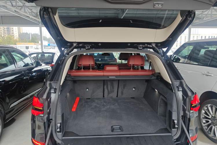 Used BMW X5 2023 xDrive 30Li Luxury M Sport Package Trunk