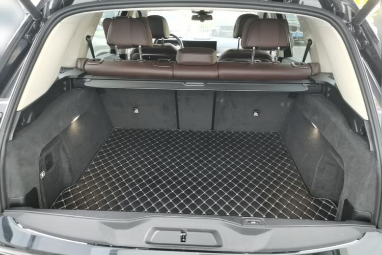 Used BMW X5 2023 xDrive 30Li Luxury M Sport Package Trunk