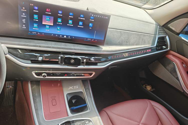 Used BMW X5 2023 xDrive 30Li Luxury M Sport Night Edition Package Audio And AC Panel
