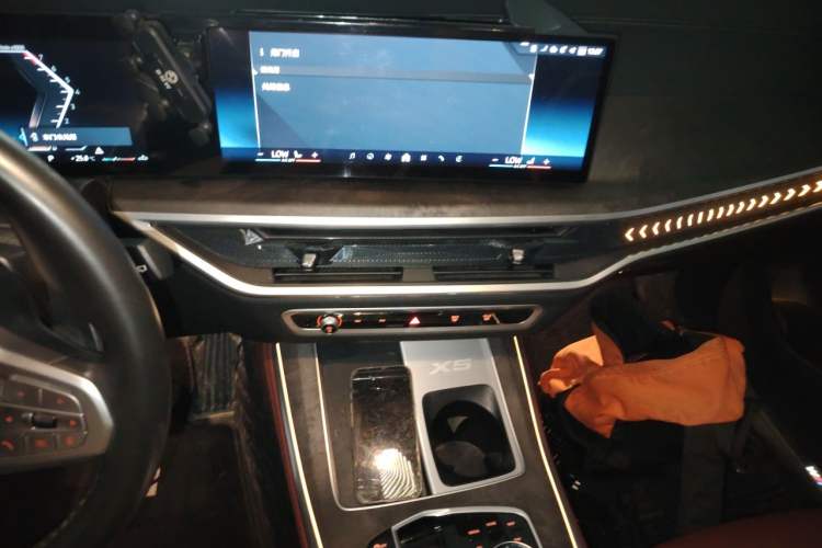 Used BMW X5 2023 xDrive 30Li Luxury M Sport Night Edition Package Audio And AC Panel