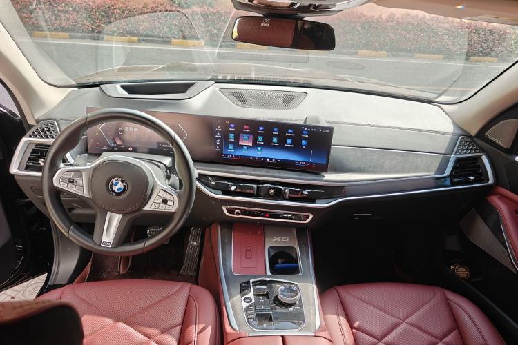 Used BMW X5 2023 xDrive 30Li Luxury M Sport Night Edition Package Center Console