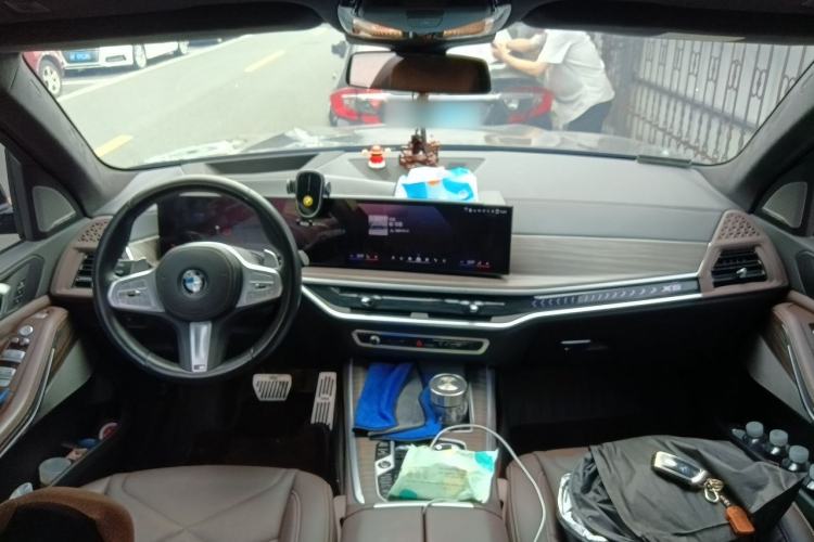 Used BMW X5 2023 xDrive 40Li M Sport Night Edition Package Center Console