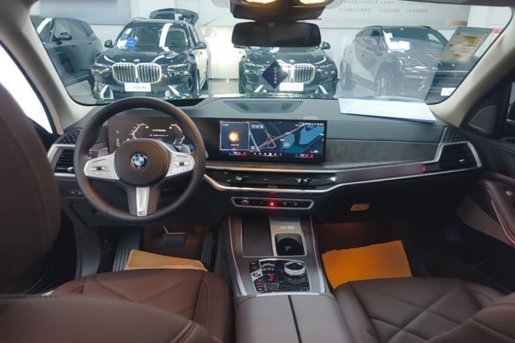 Used BMW X5 2023 xDrive 30Li Luxury M Sport Night Edition Package Center Console