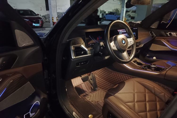 Used BMW X5 2023 xDrive 40Li M Sport Night Edition Package Driver Seat