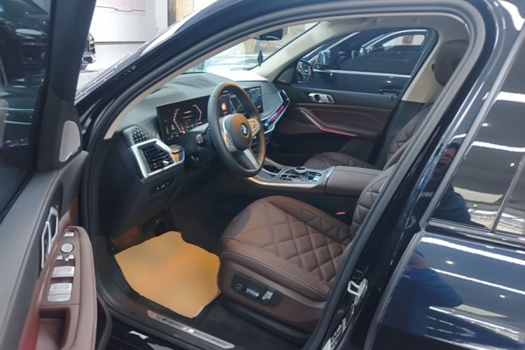 Used BMW X5 2023 xDrive 30Li Luxury M Sport Night Edition Package Driver Seat