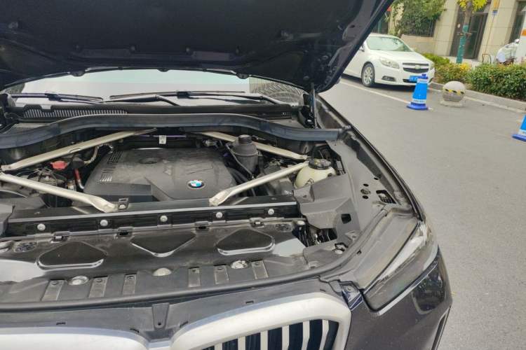 Used BMW X5 2023 xDrive 30Li Luxury M Sport Package Engine Bay Left