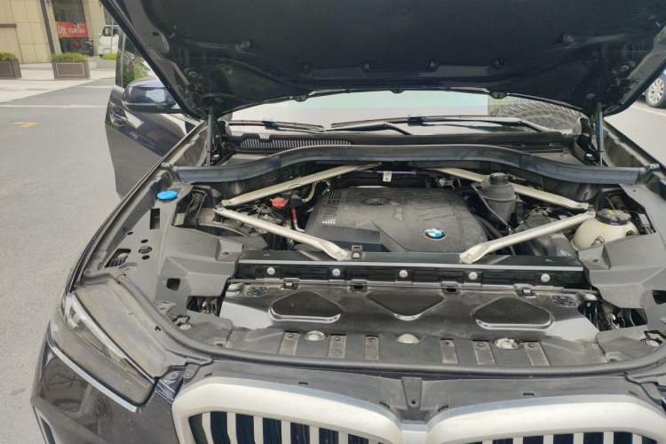 Used BMW X5 2023 xDrive 30Li Luxury M Sport Package Engine Bay Right